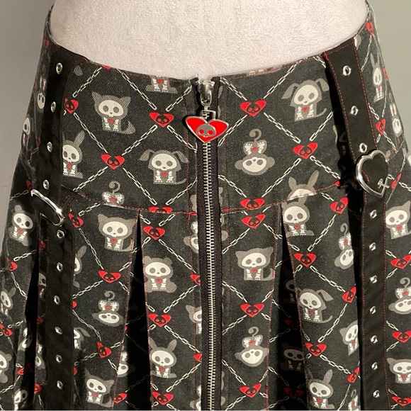 Hot Topic Size M Skelanimals Grommet Strap Goth Skulls Pleated Plaid Mini Skirt - Picture 3 of 10